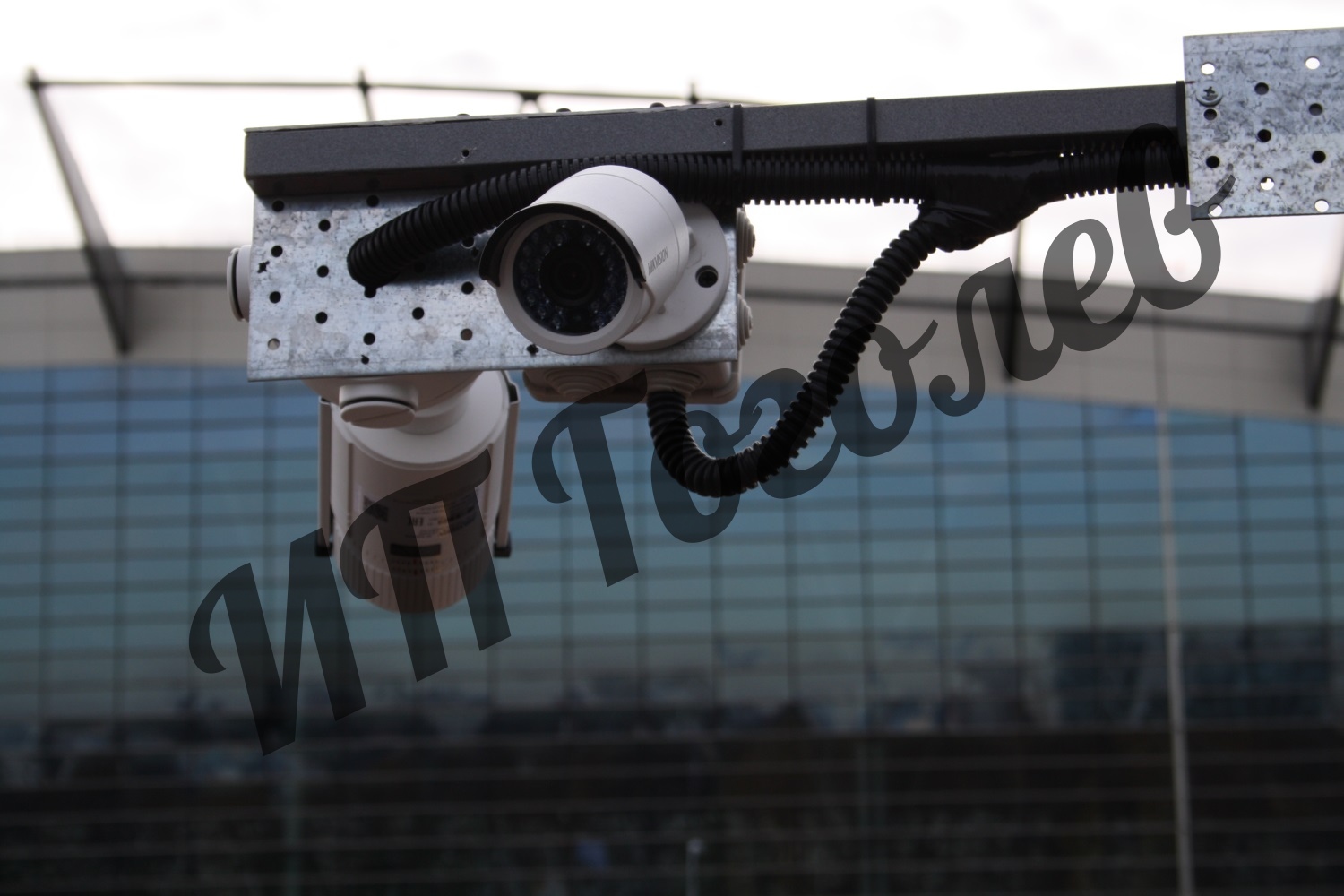 Видеокамера распознавания совместно с обзорной видеокамерой